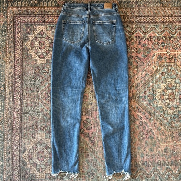 American Eagle Stretch Mom Jeans with Chewed Ankle in Distressed Wash Size 0 - Picture 7 of 7
